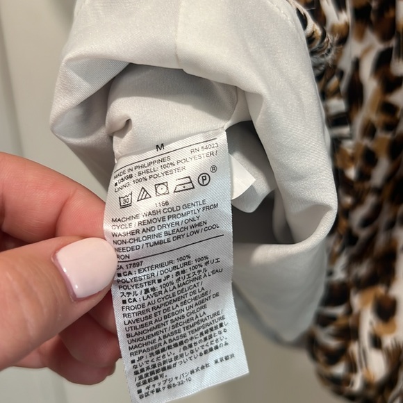 Banana Republic leopard print Tie Back Top - Picture 5 of 5